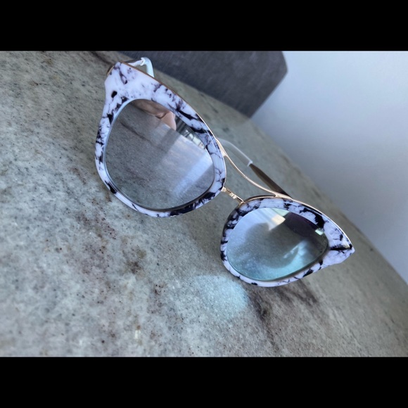 Guess Marble Mirrored Sunglasses - Picture 1 of 4